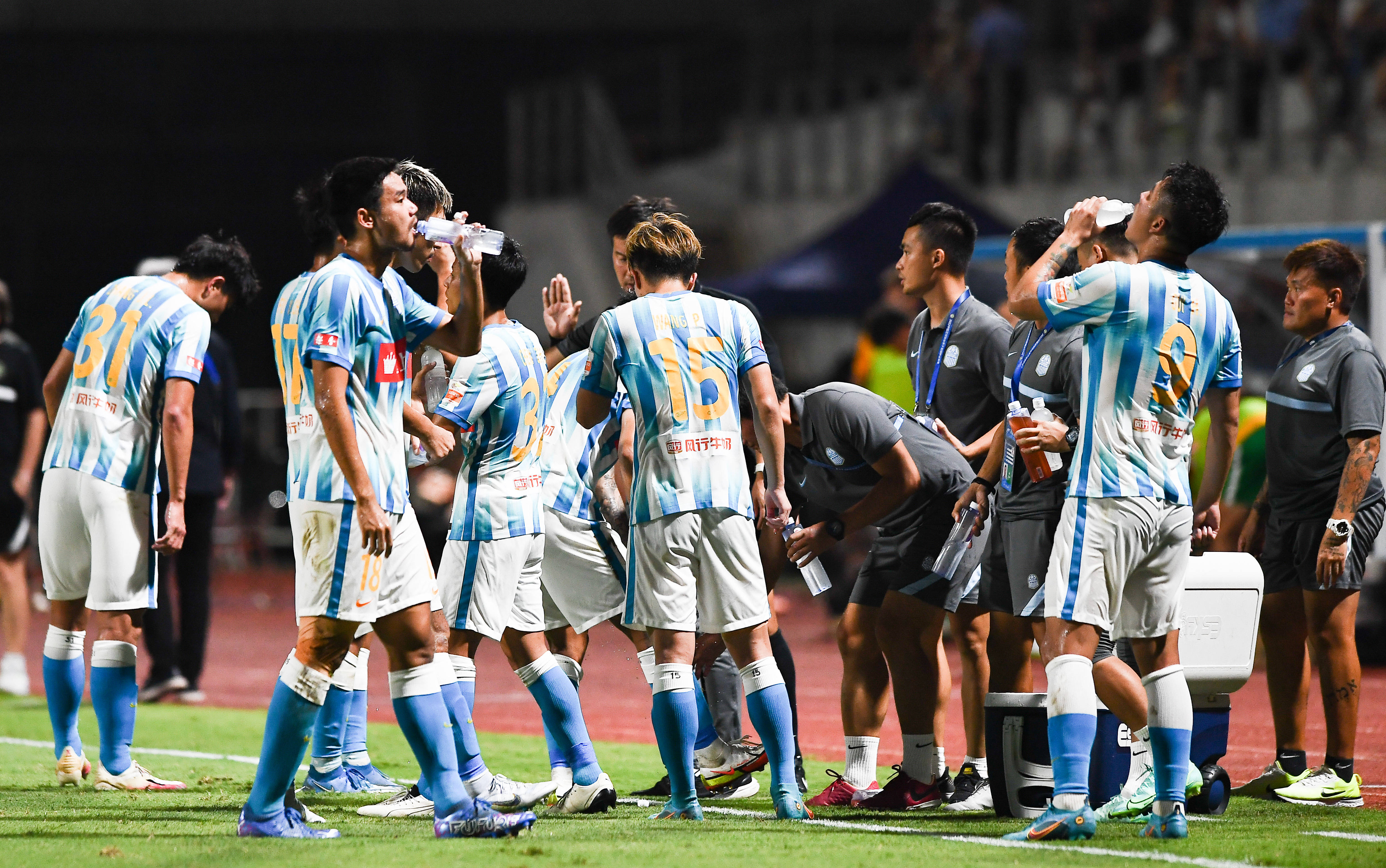  荷甲赛程吃紧；广州队赛后强势反弹；媒体盛赞；纪律约束更严格